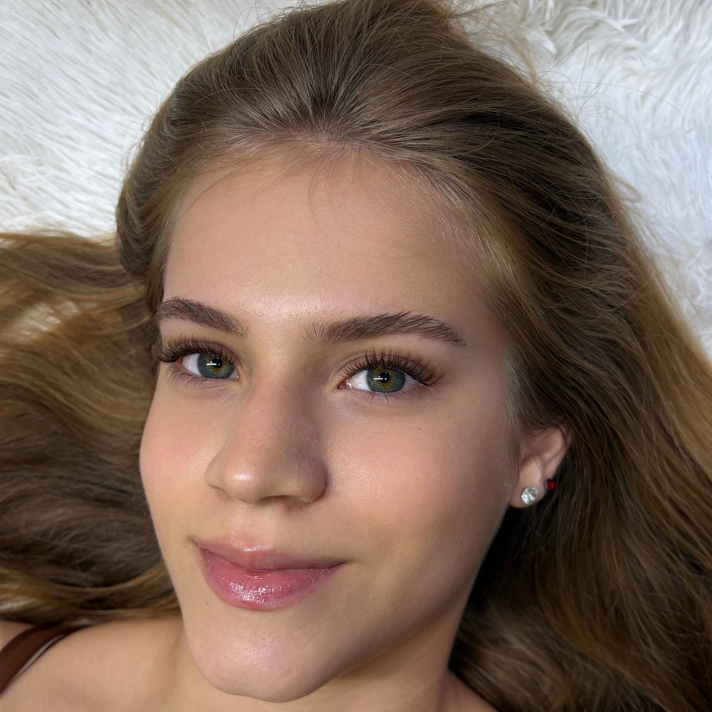 Extensão de cílios efeito natural — resultado do studio